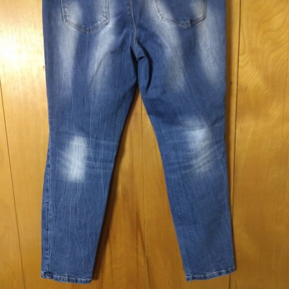 YMI Juniors Size 11 Anklet Denim Distressed Blue Jeans Festival Stretch Comfort - Picture 5 of 6